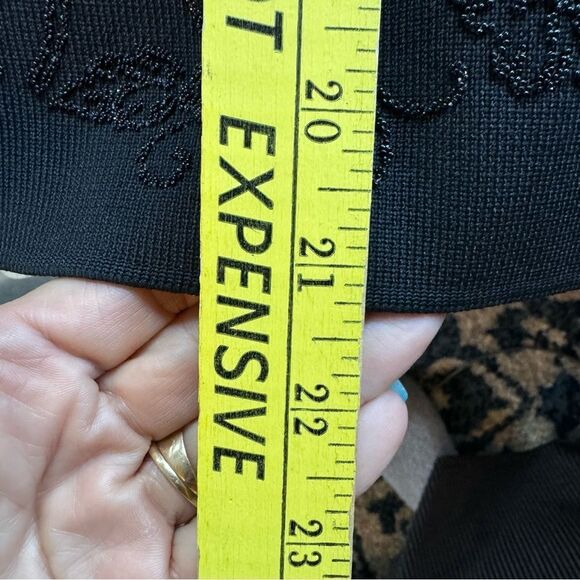 90s VERONIQUE YOUNG BLACK BEADED FLORAL DESIGN V-NECK TOP S KNIT STRETCH Size S - Picture 5 of 5